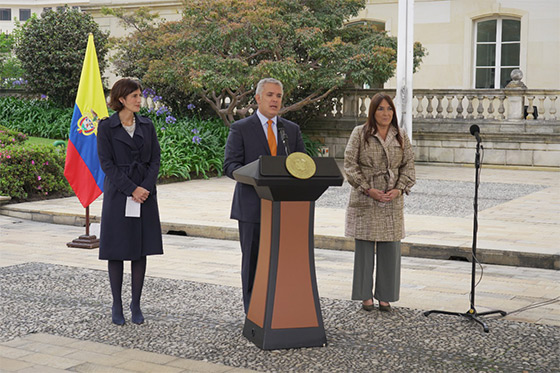 Presidente Duque junto a Directora DNP Alejandra Botero informando aumento Ingreso Solidario